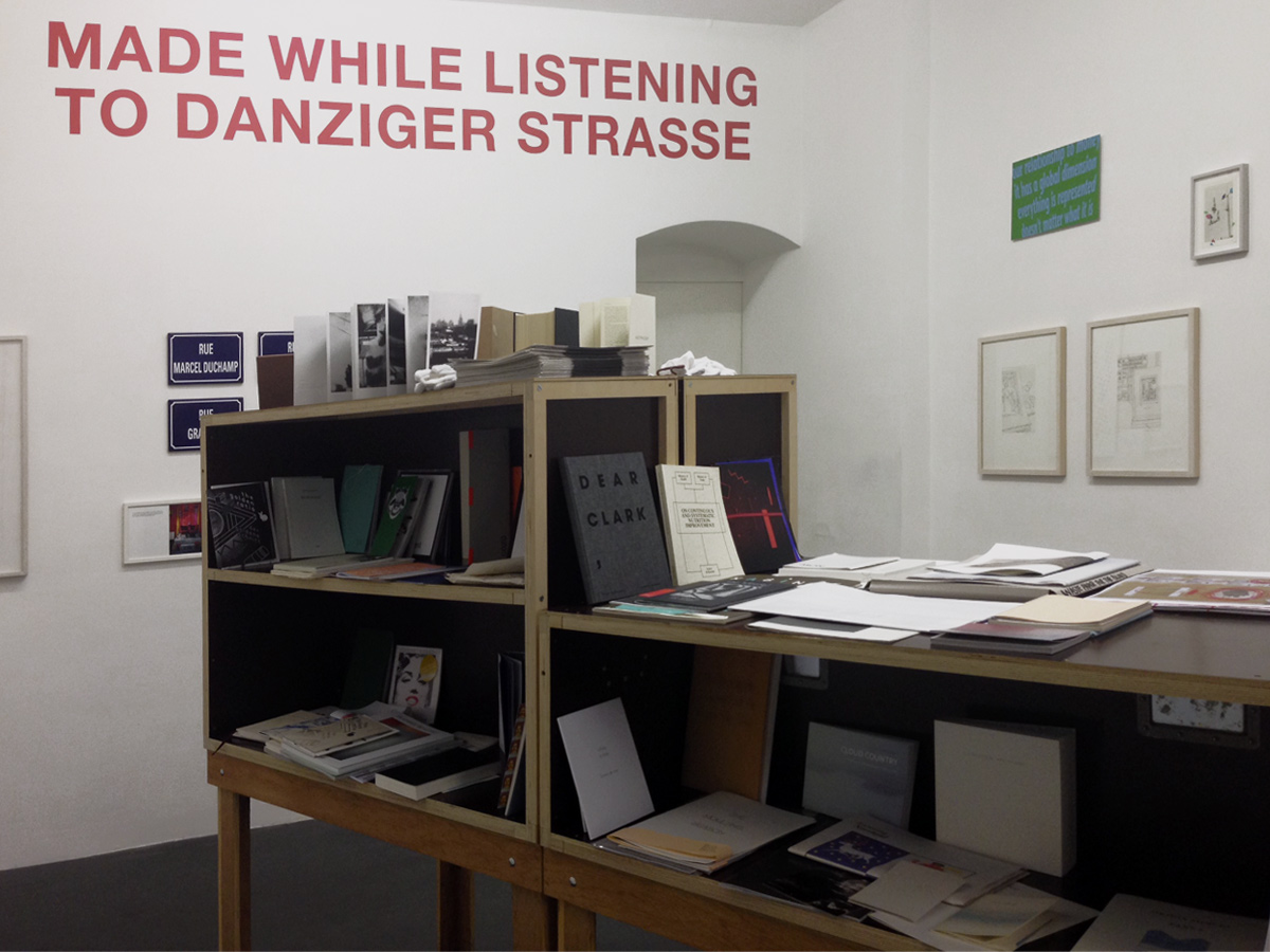 Ausstellungsansicht #TABS - TEMPORARY ARTIST'S BOOK SHOP - LAGE EGAL, Berlin 2015